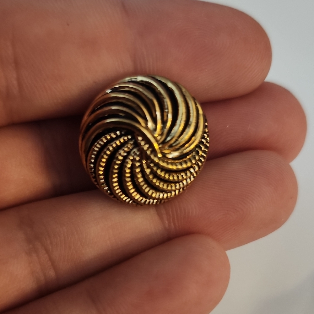 Elegant Gold Swirl shoe charms